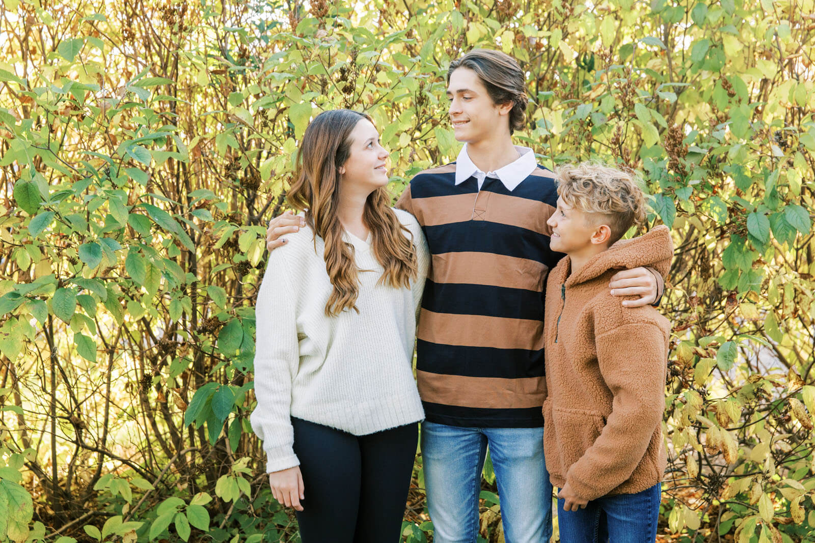 Jenelle Quigley Photography Torquay family lifestyle photographer siblings brother and sister children portraits