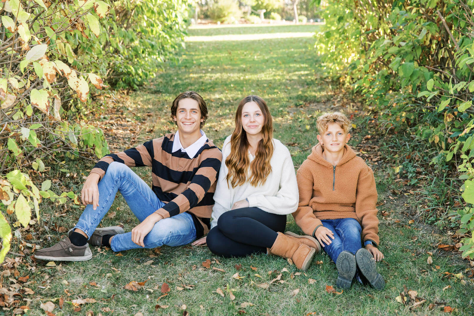 Jenelle Quigley Photography Torquay family lifestyle photographer siblings brother and sister children portraits