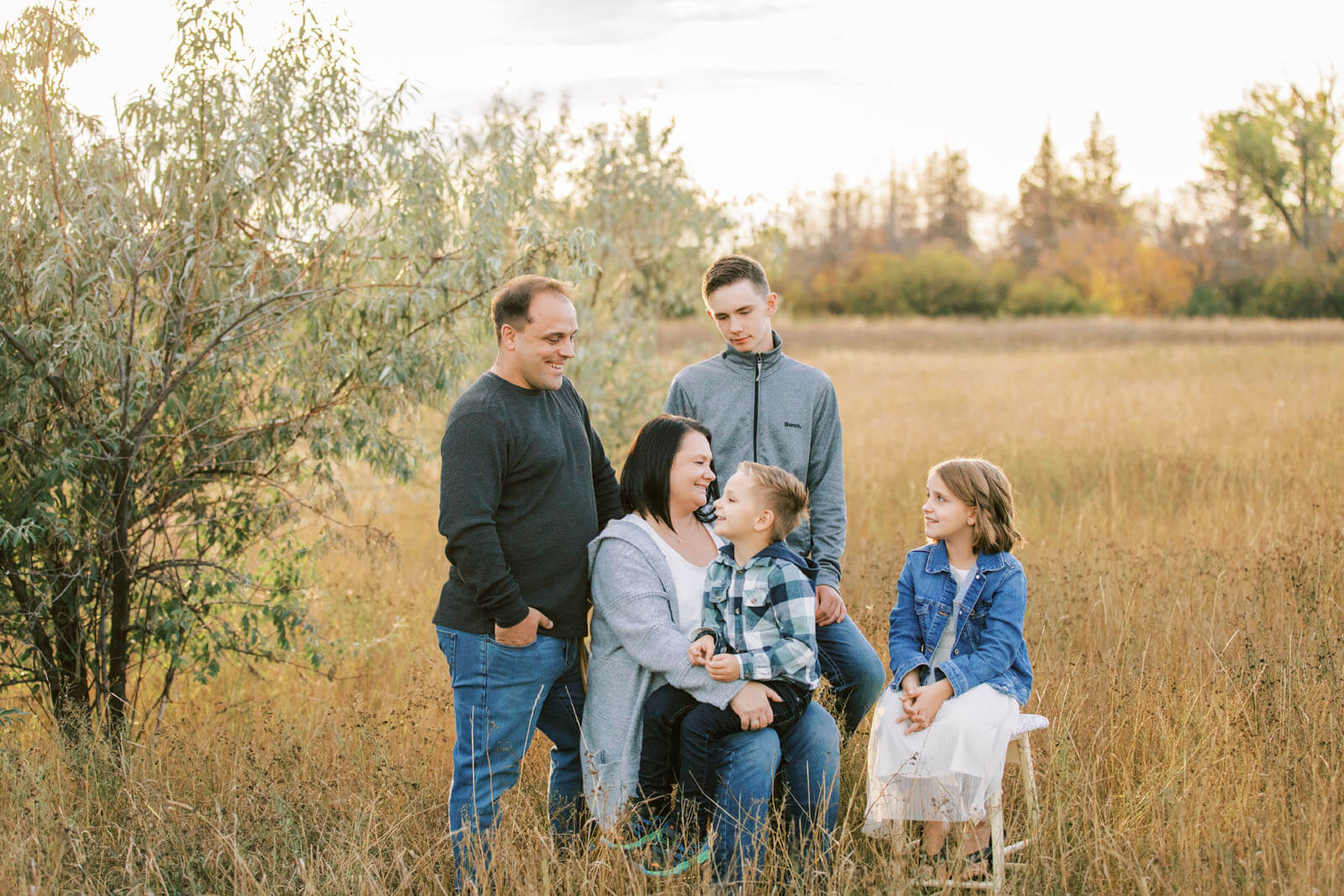 Jenelle Quigley Photography Weyburn family lifestyle photographer fall 2023 photos