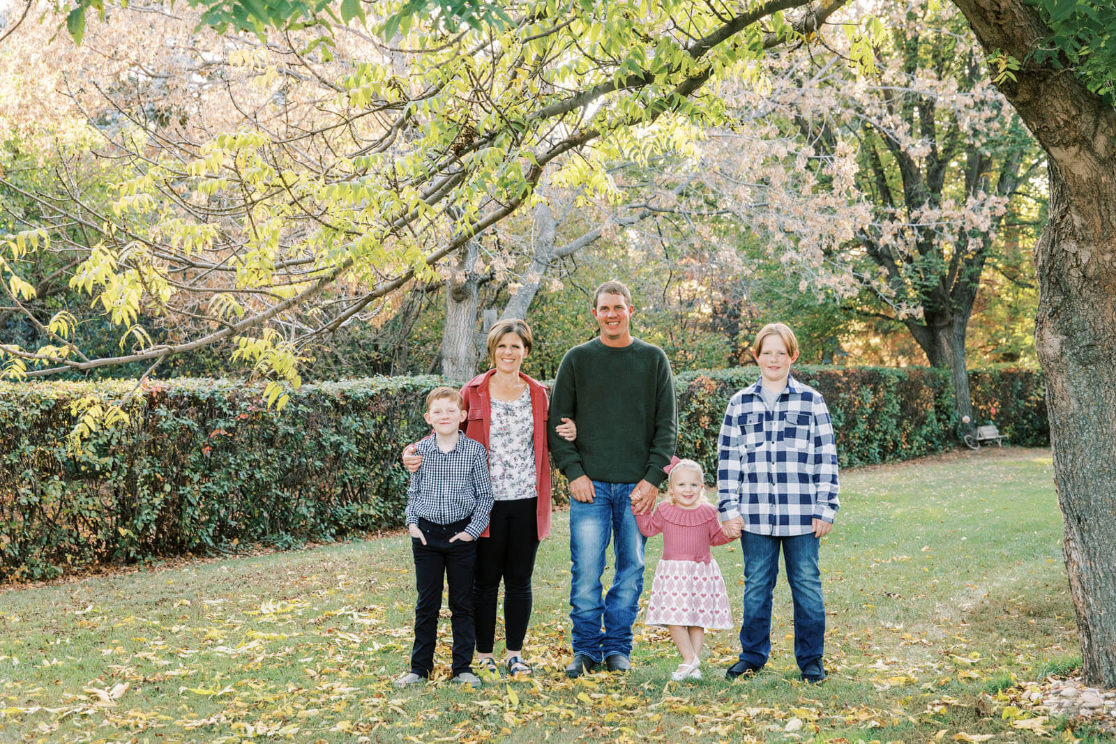 Jenelle Quigley Photography Weyburn Saskatchewan family lifestyle photographer fall 2023 outdoor photos
