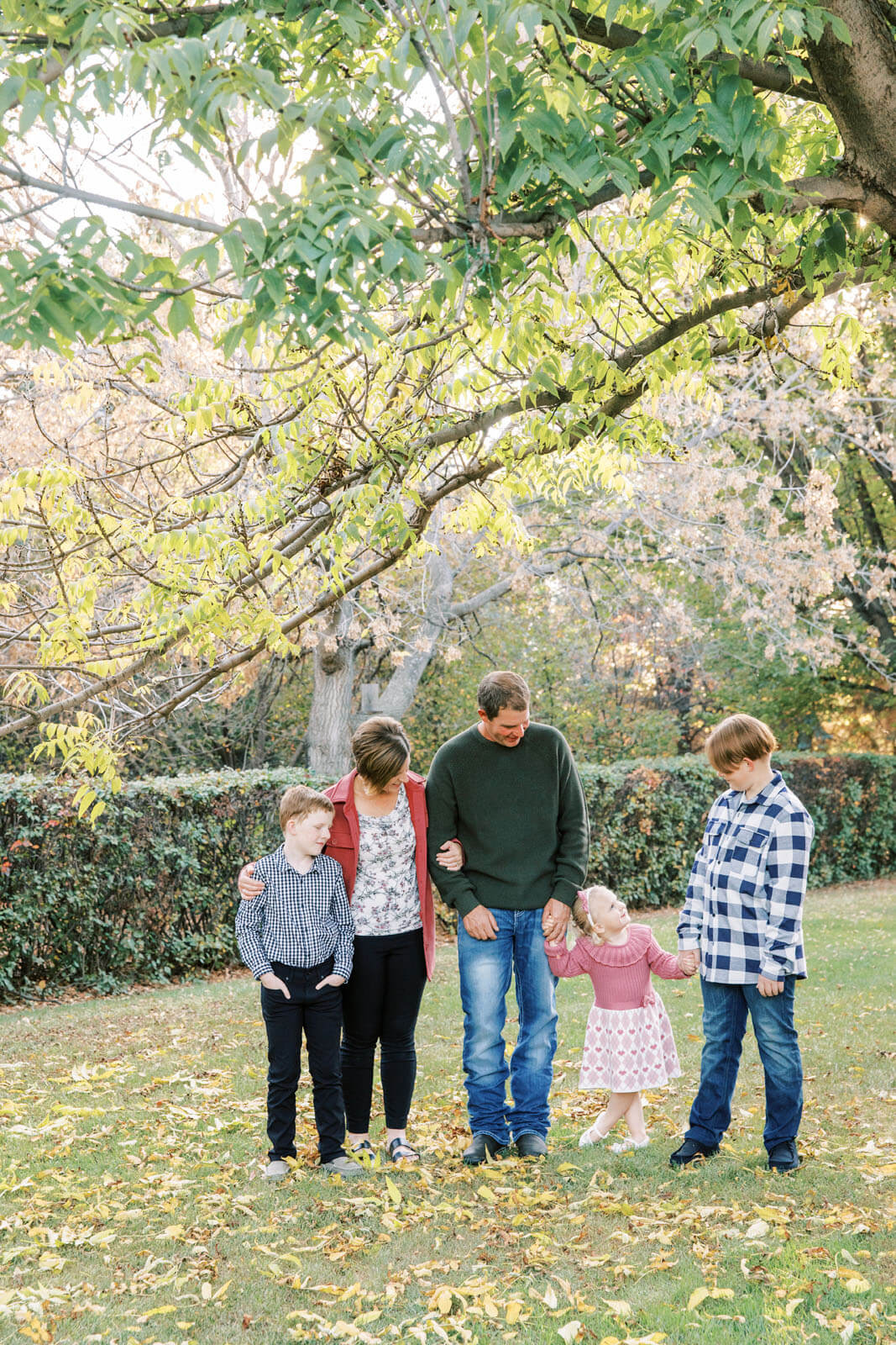 Jenelle Quigley Photography Weyburn Saskatchewan family lifestyle photographer fall 2023 outdoor photos