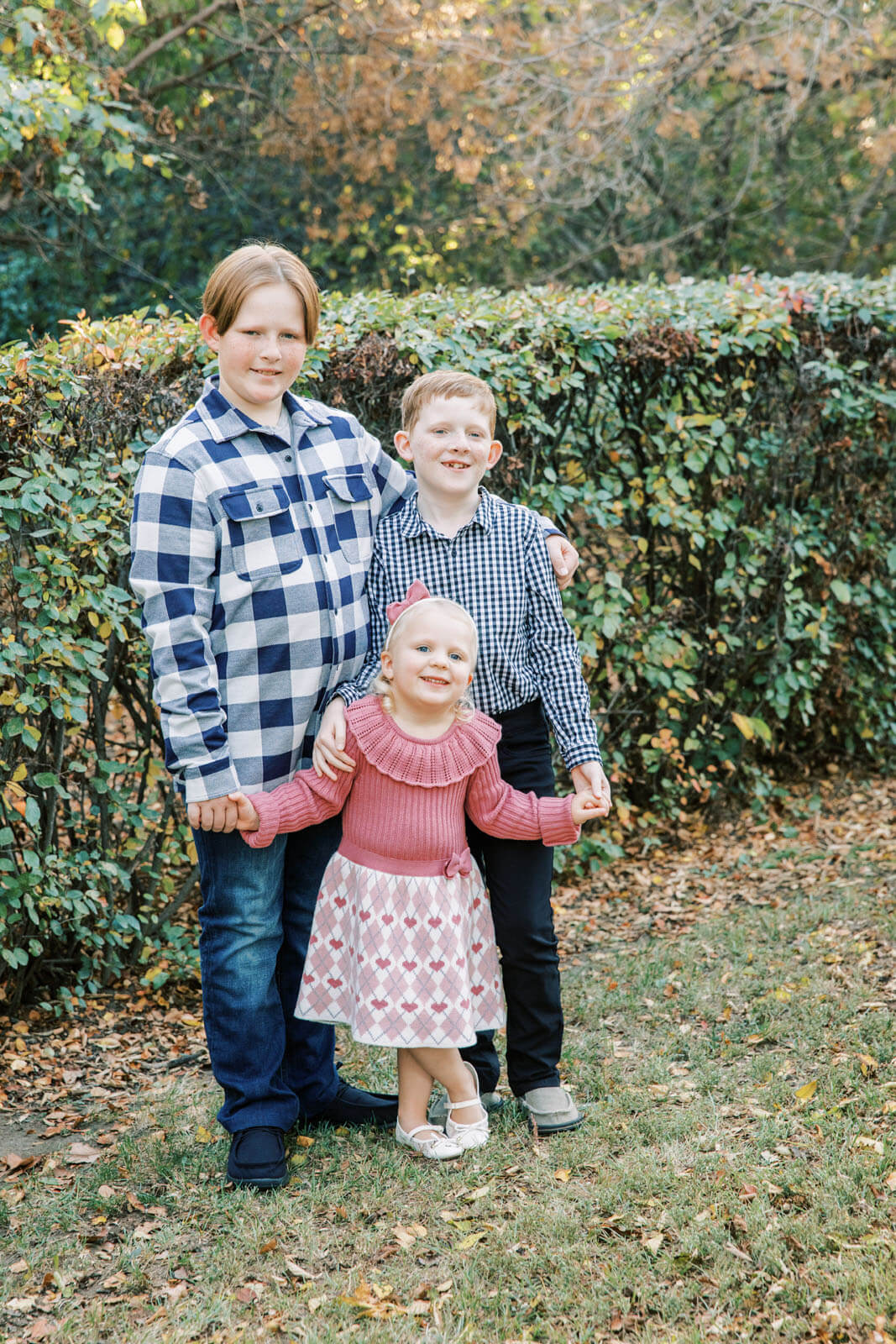 Jenelle Quigley Photography Weyburn Saskatchewan family lifestyle photographer autumn photo session children portraits siblings