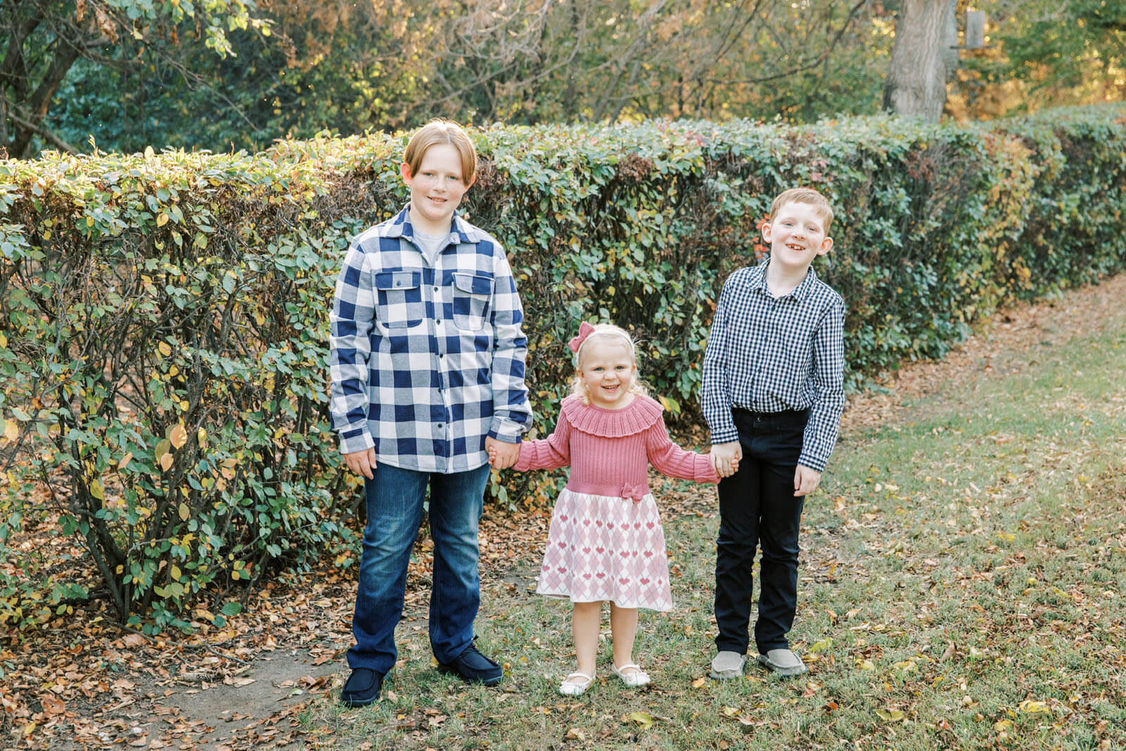Jenelle Quigley Photography Weyburn Saskatchewan family lifestyle photographer autumn photo session children portraits siblings