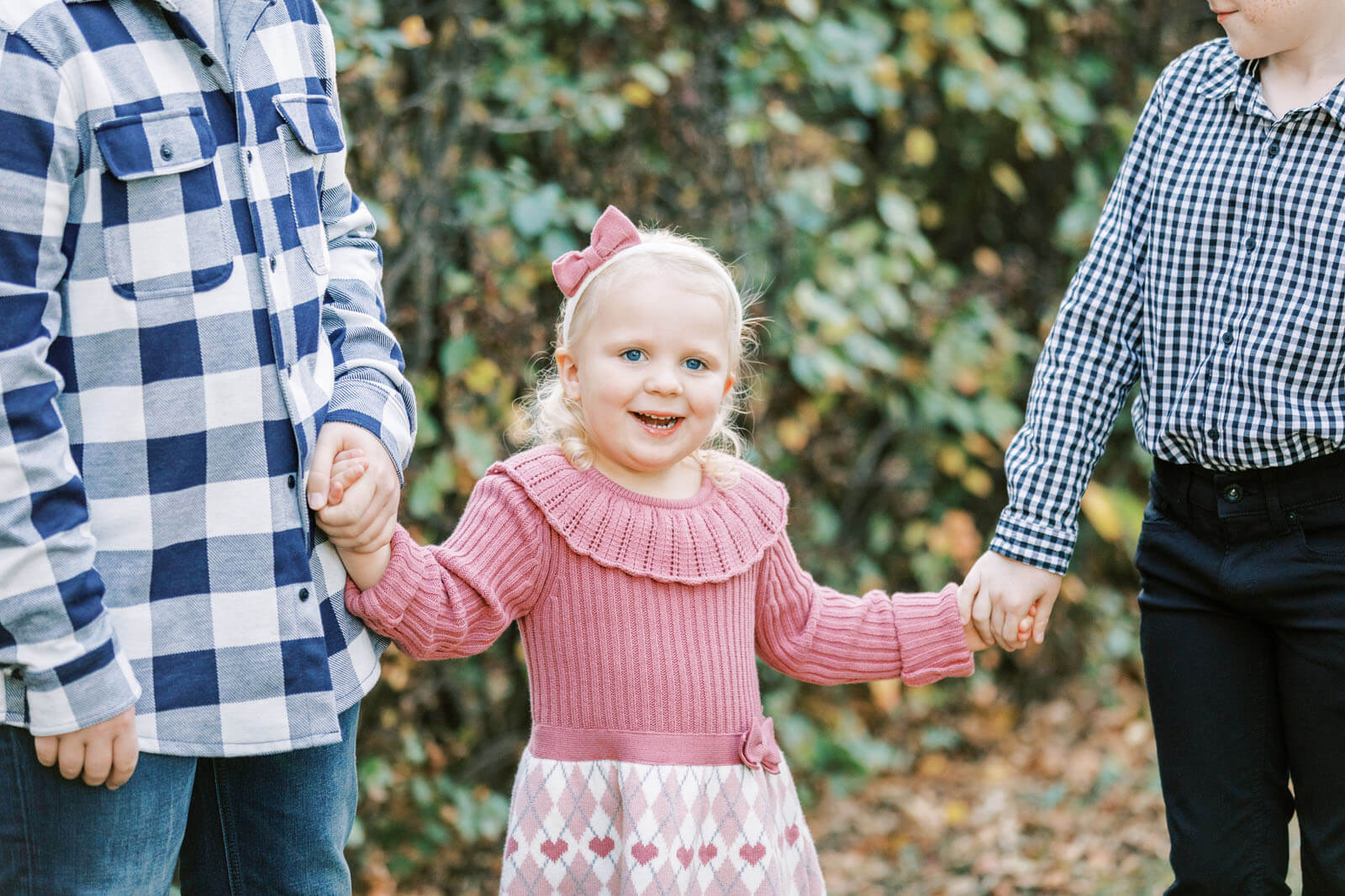 Jenelle Quigley Photography Weyburn Saskatchewan family lifestyle photographer autumn photo session children portraits siblings