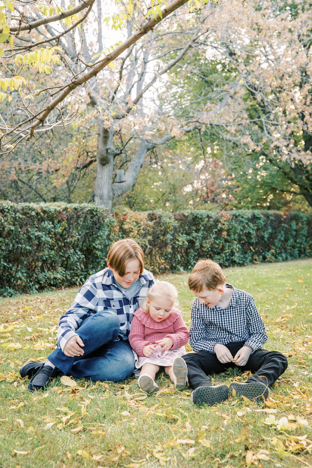 Jenelle Quigley Photography Weyburn Saskatchewan family lifestyle photographer autumn photo session children portraits siblings