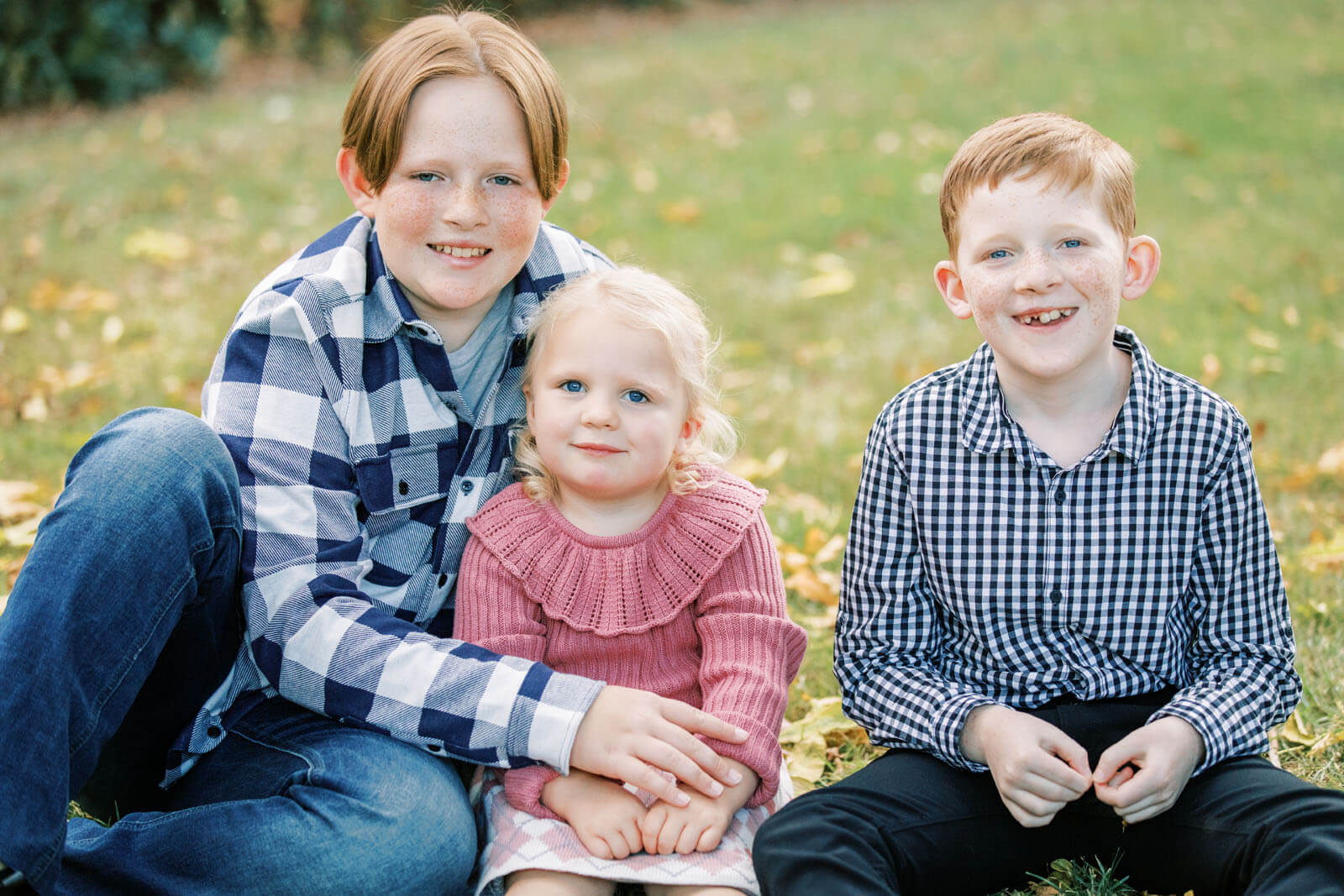 Jenelle Quigley Photography Weyburn Saskatchewan family lifestyle photographer autumn photo session children portraits siblingsv