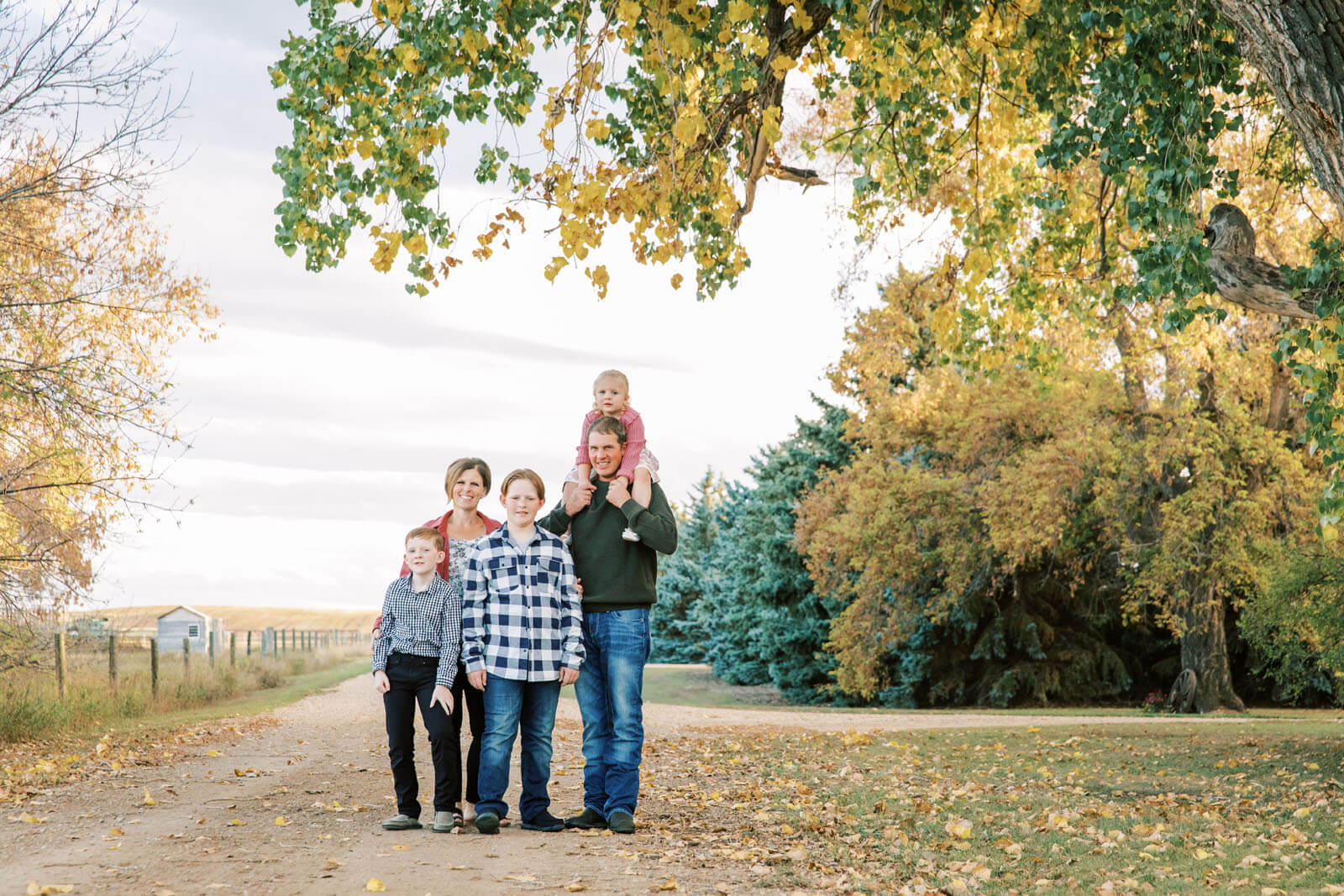 Jenelle Quigley Photography Weyburn Saskatchewan family lifestyle photographer fall 2023 outdoor photos family walking