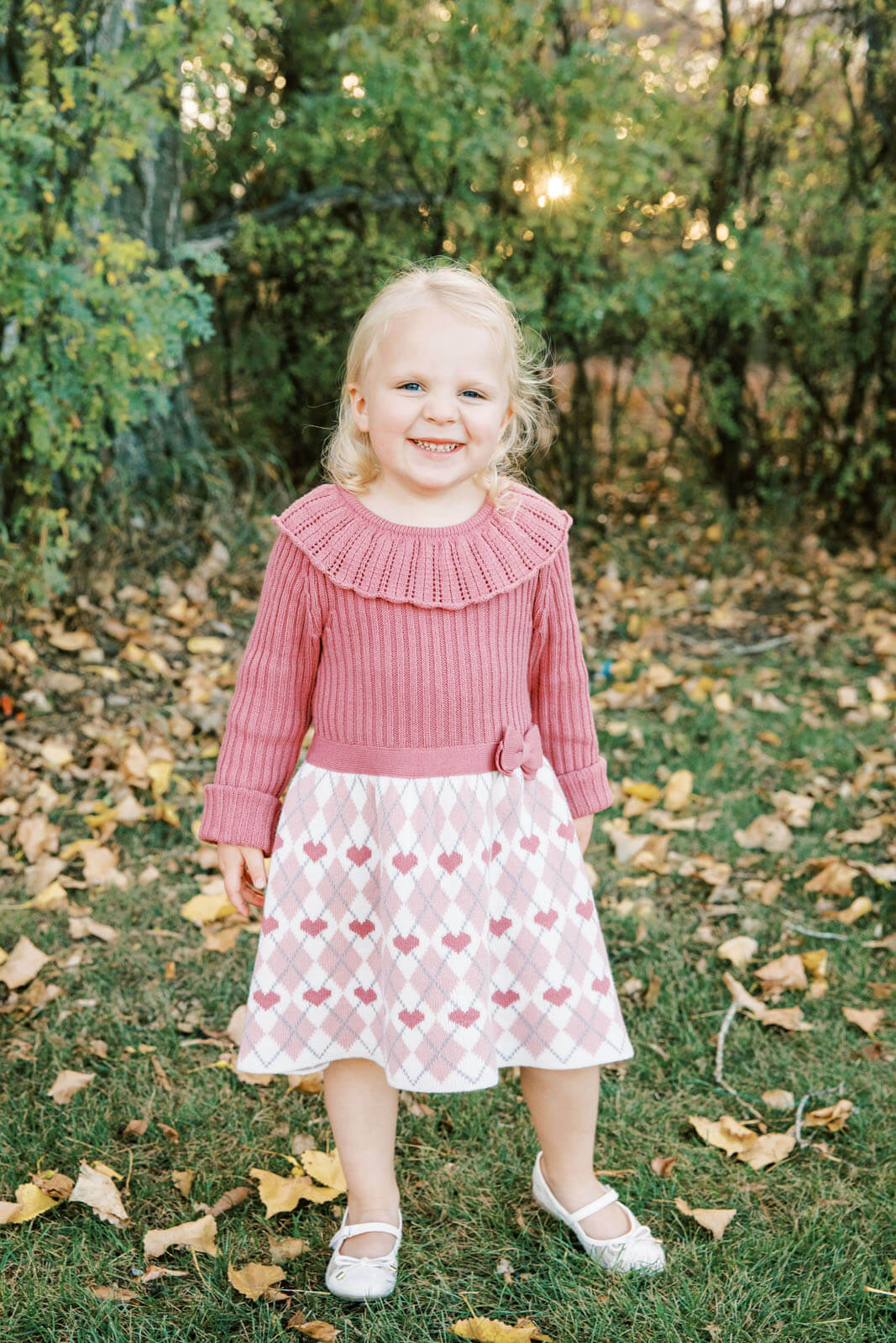 Jenelle Quigley Photography Weyburn Saskatchewan family lifestyle photographer autumn photo session children portraits