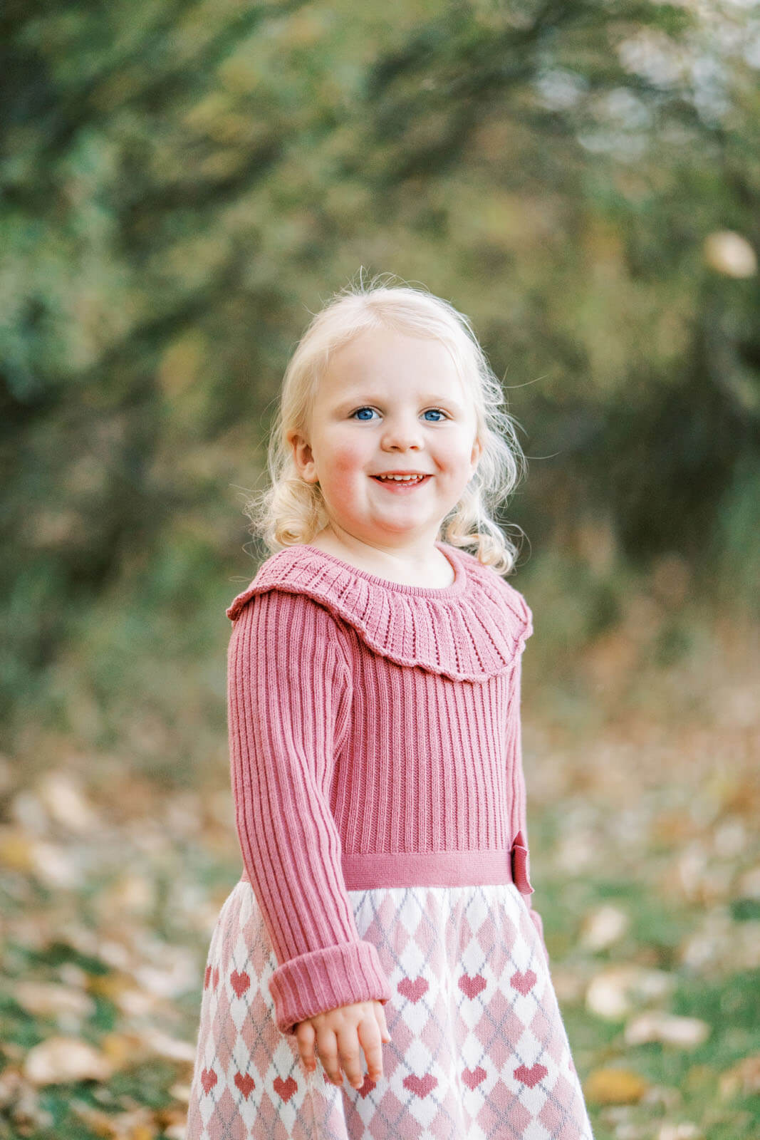 Jenelle Quigley Photography Weyburn Saskatchewan family lifestyle photographer autumn photo session children portraits