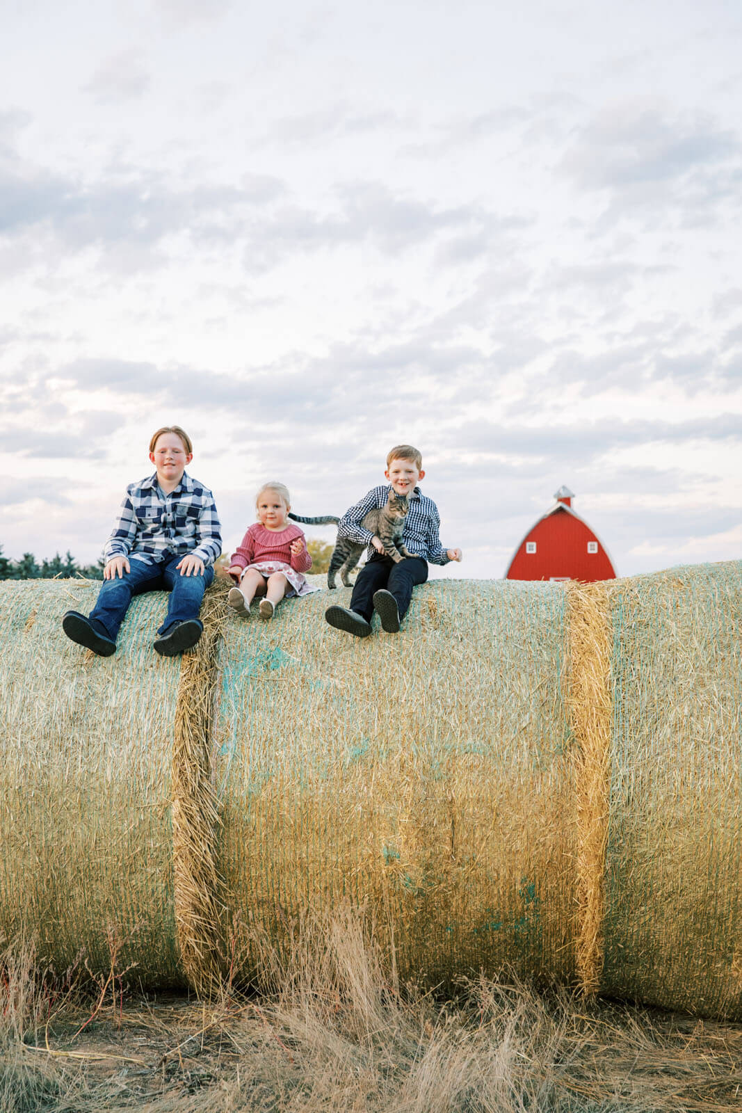 Jenelle Quigley Photography Weyburn Saskatchewan family lifestyle photographer autumn photo session siblings red barn
