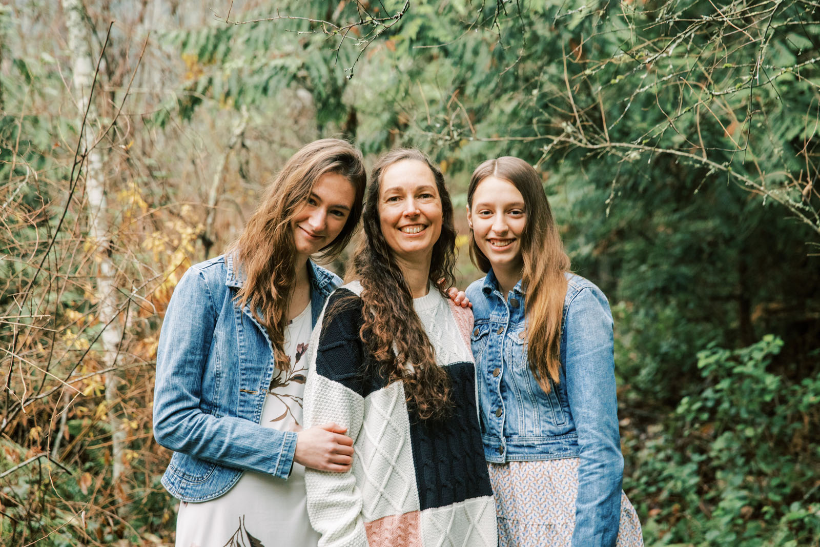 Jenelle Quigley Photography Vancouver Island winter session family lifestyle photographer forest acreage mother and daughters