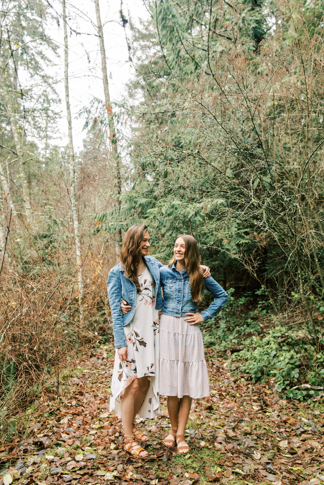 Jenelle Quigley Photography Vancouver Island winter session family lifestyle photographer forest acreage sisters