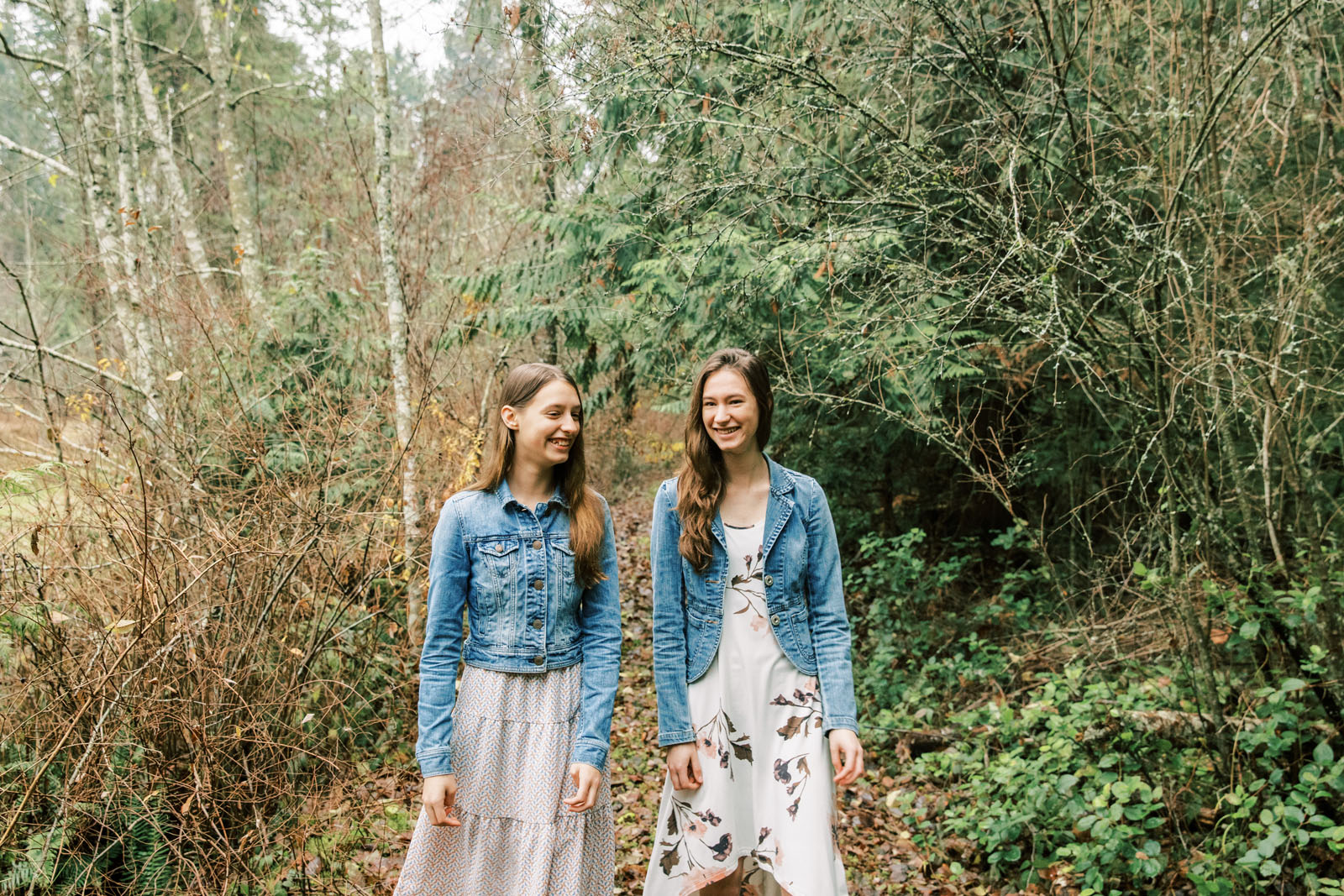 Jenelle Quigley Photography Vancouver Island winter session family lifestyle photographer forest acreage sisters