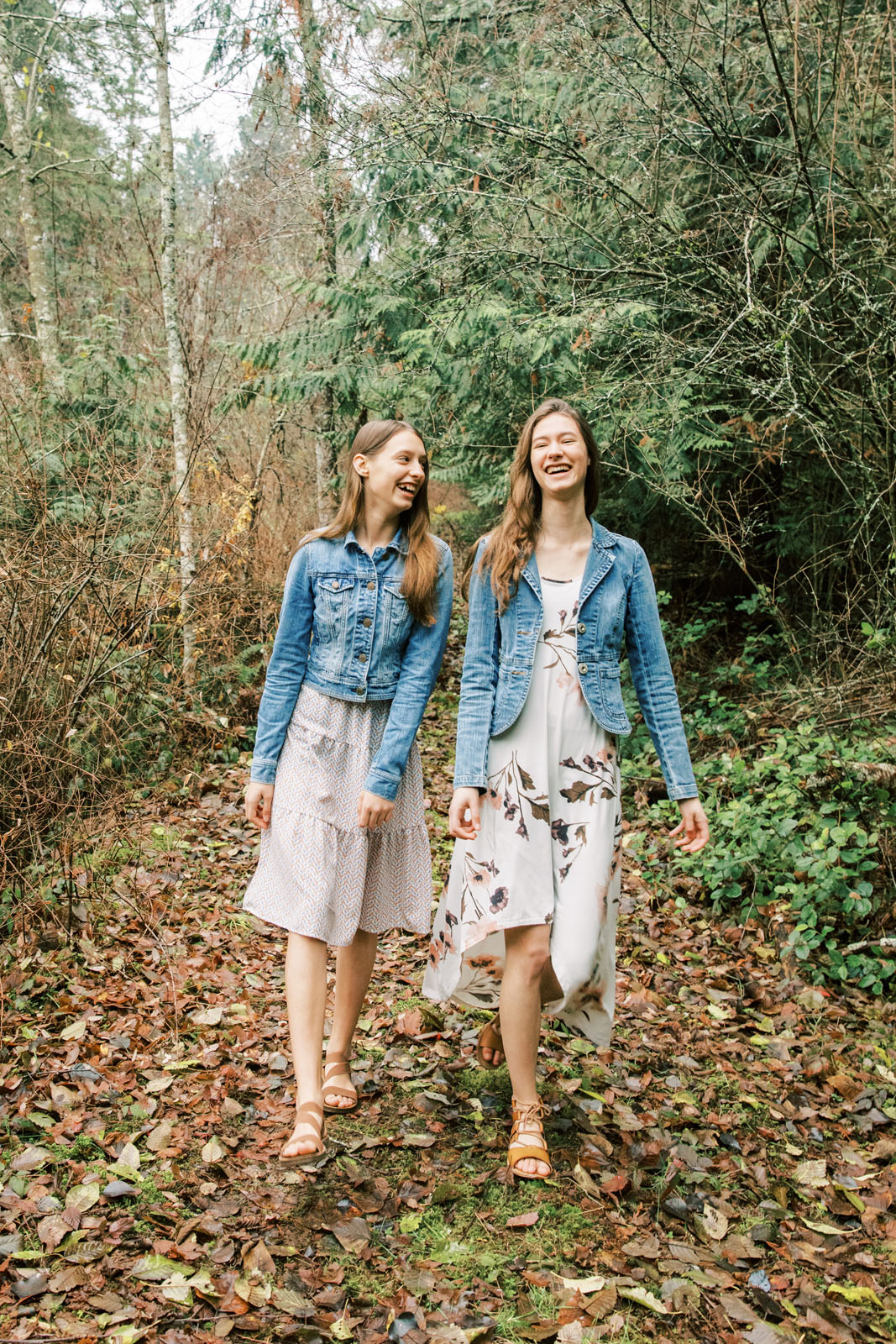 Jenelle Quigley Photography Vancouver Island winter session family lifestyle photographer forest acreage sisters