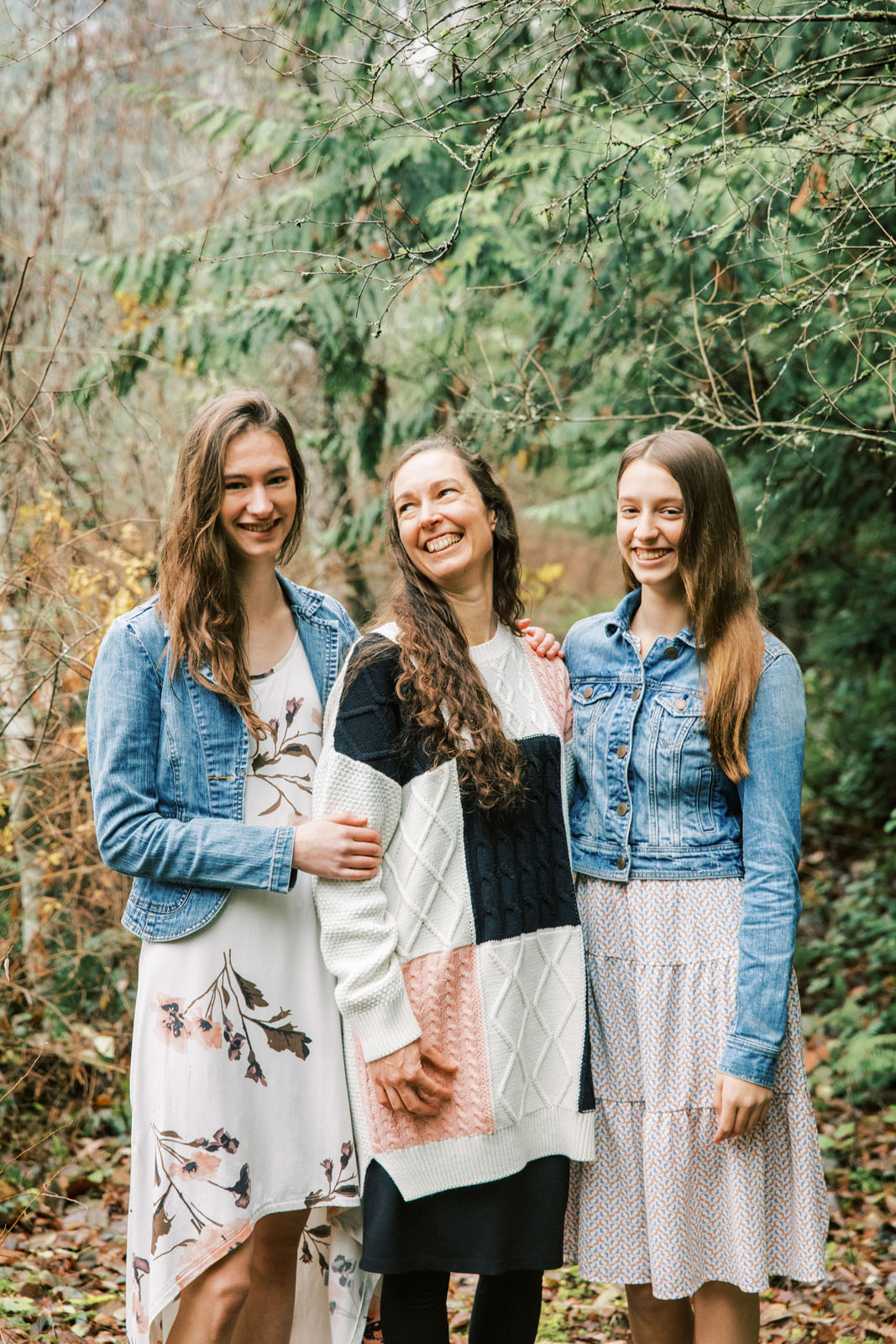 Jenelle Quigley Photography Vancouver Island winter session family lifestyle photographer forest acreage mother and daughters