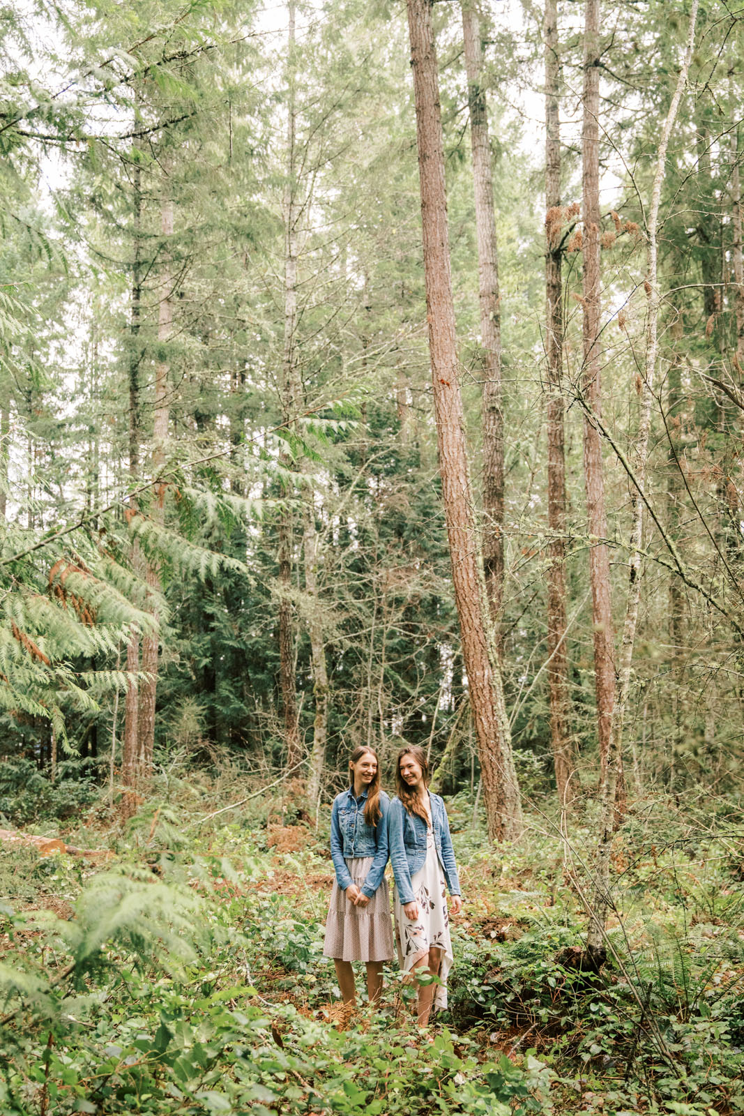 Jenelle Quigley Photography Vancouver Island winter session family lifestyle photographer forest acreage sisters