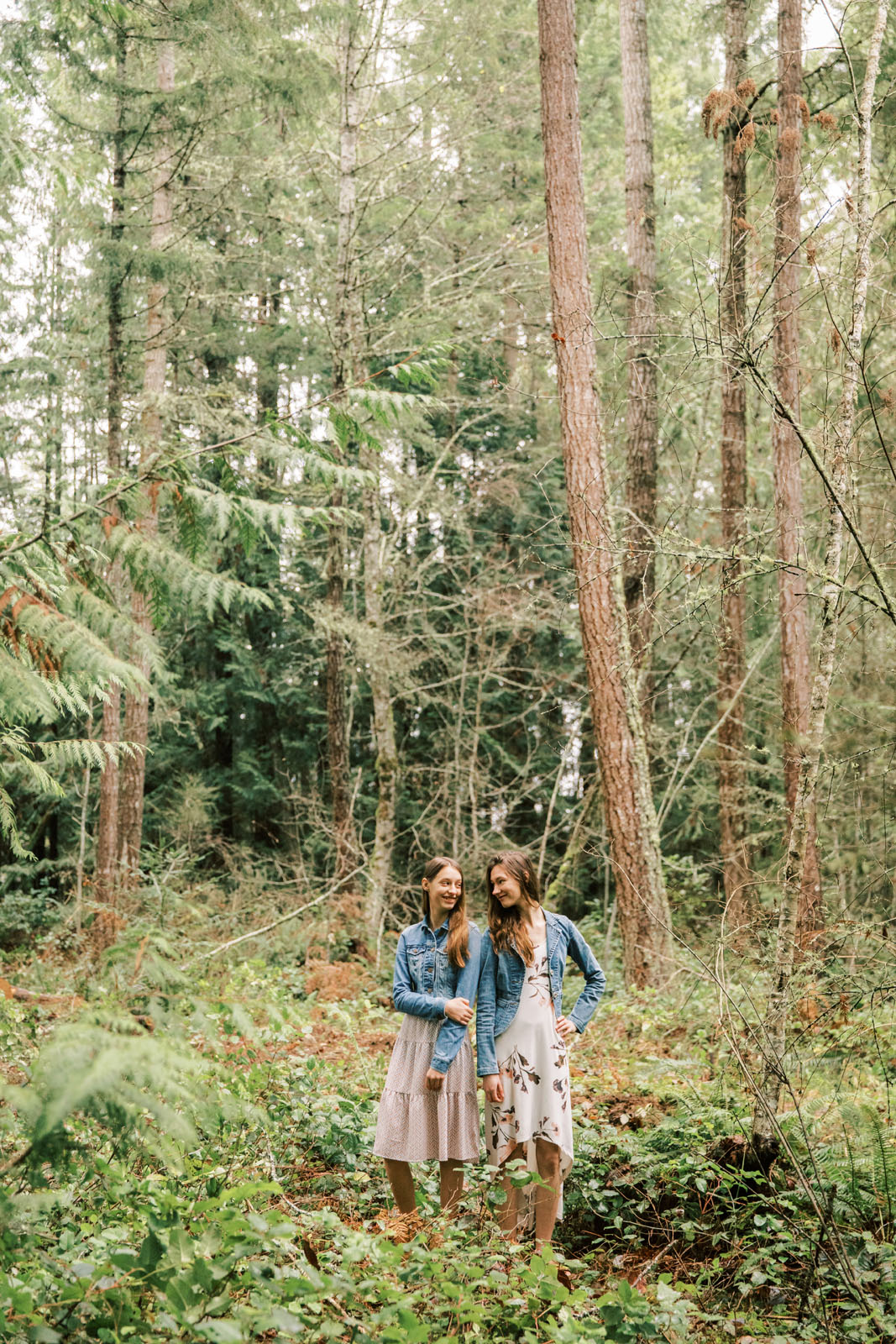 Jenelle Quigley Photography Vancouver Island winter session family lifestyle photographer forest acreage sisters