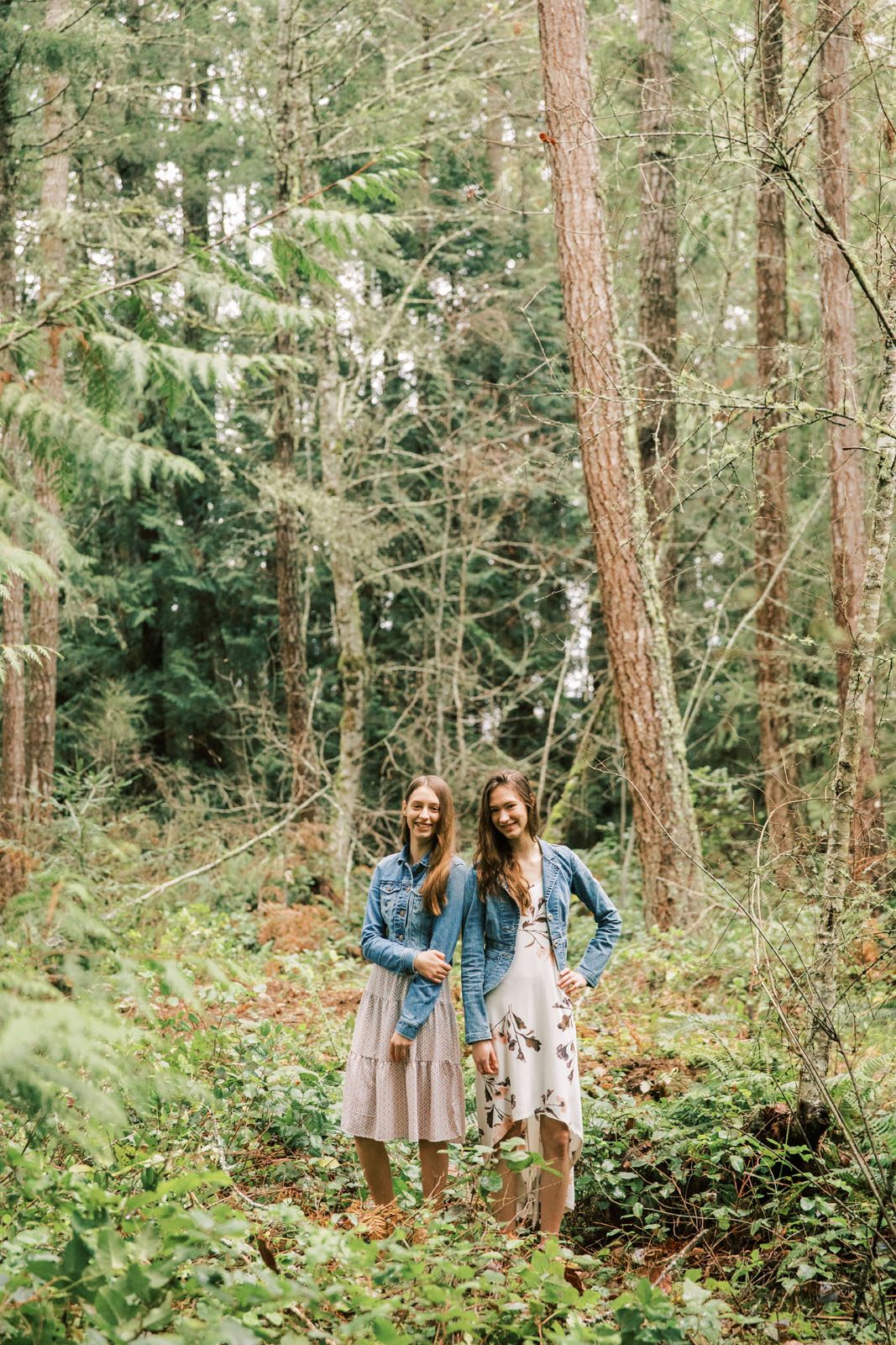 Jenelle Quigley Photography Vancouver Island winter session family lifestyle photographer forest acreage sisters