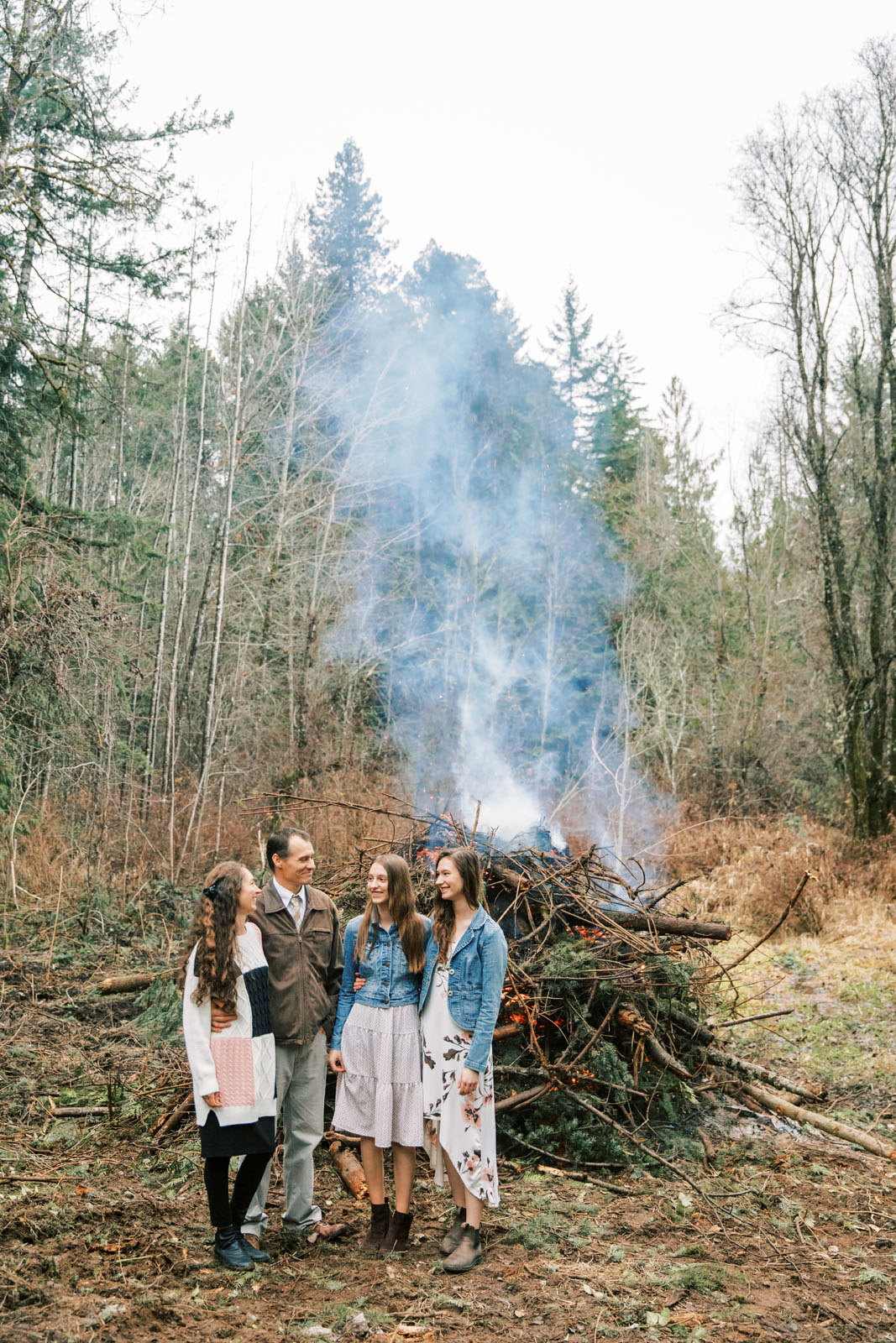 Jenelle Quigley Photography British Columbia family lifestyle photographer bonfire