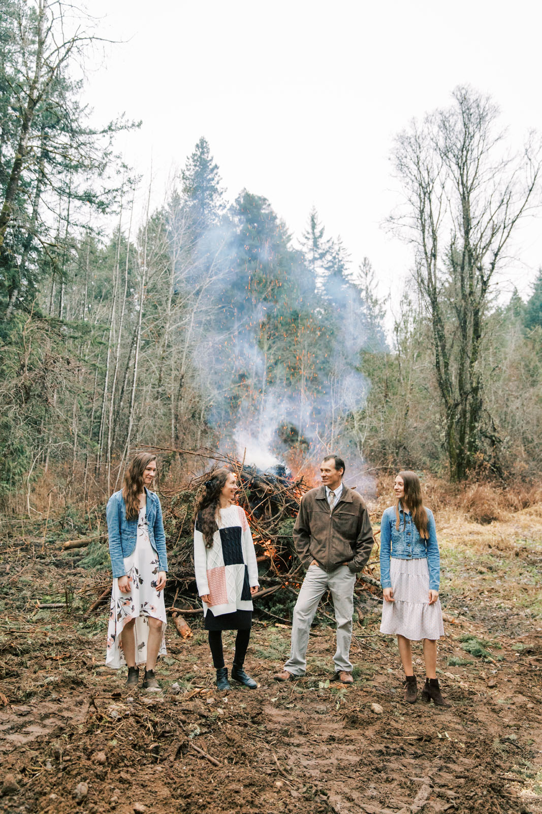 Jenelle Quigley Photography British Columbia family lifestyle photographer Vancouver Island bonfire
