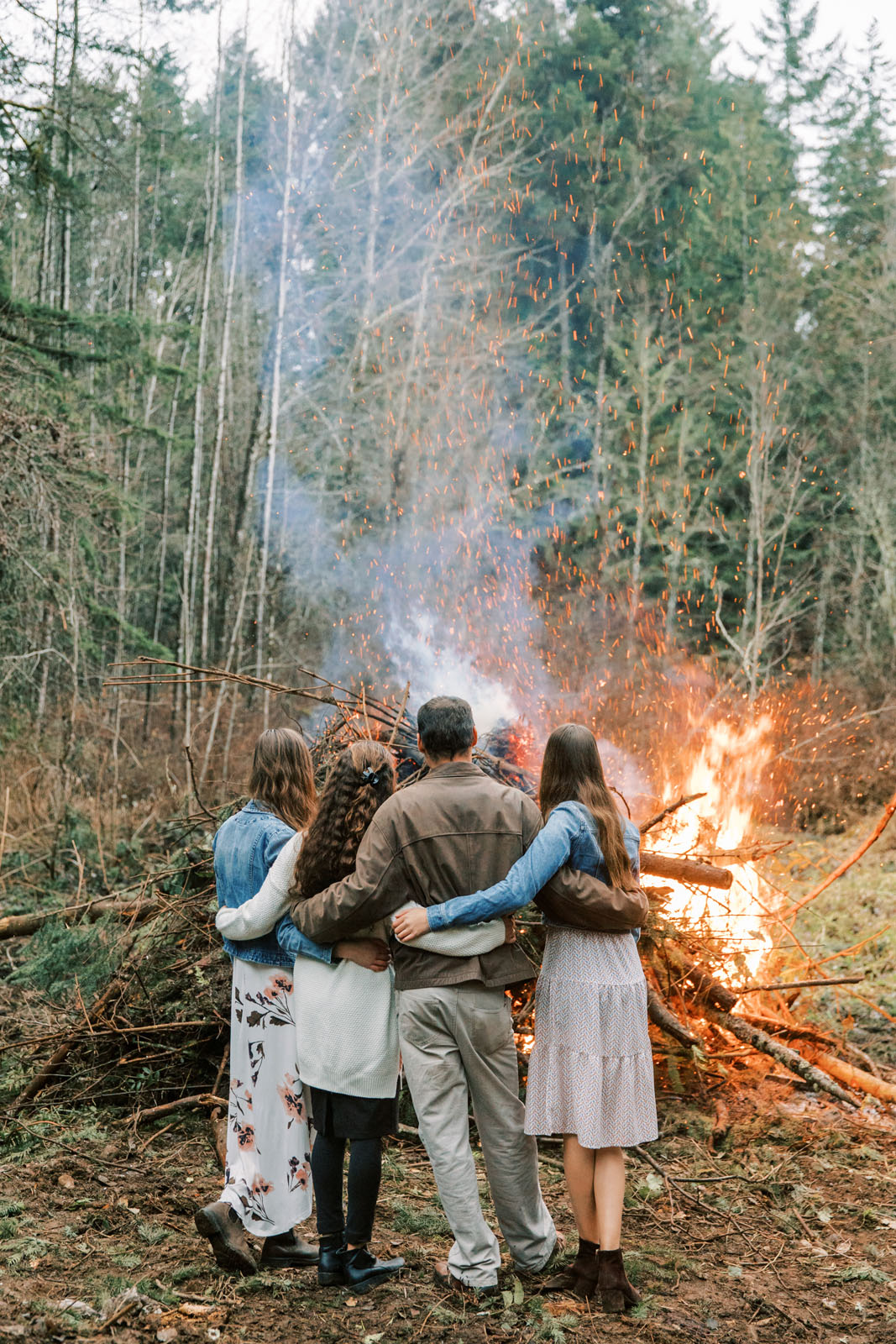 Jenelle Quigley Photography British Columbia family lifestyle photographer Vancouver Island bonfire